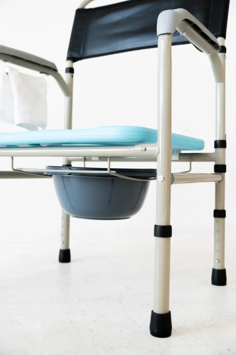 Складаний стілець-туалет AIRM HEALTH регульований по висоті (8023)