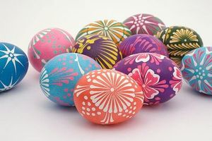 Готуємося до Великодня. 6 простих способів фарбування яєць